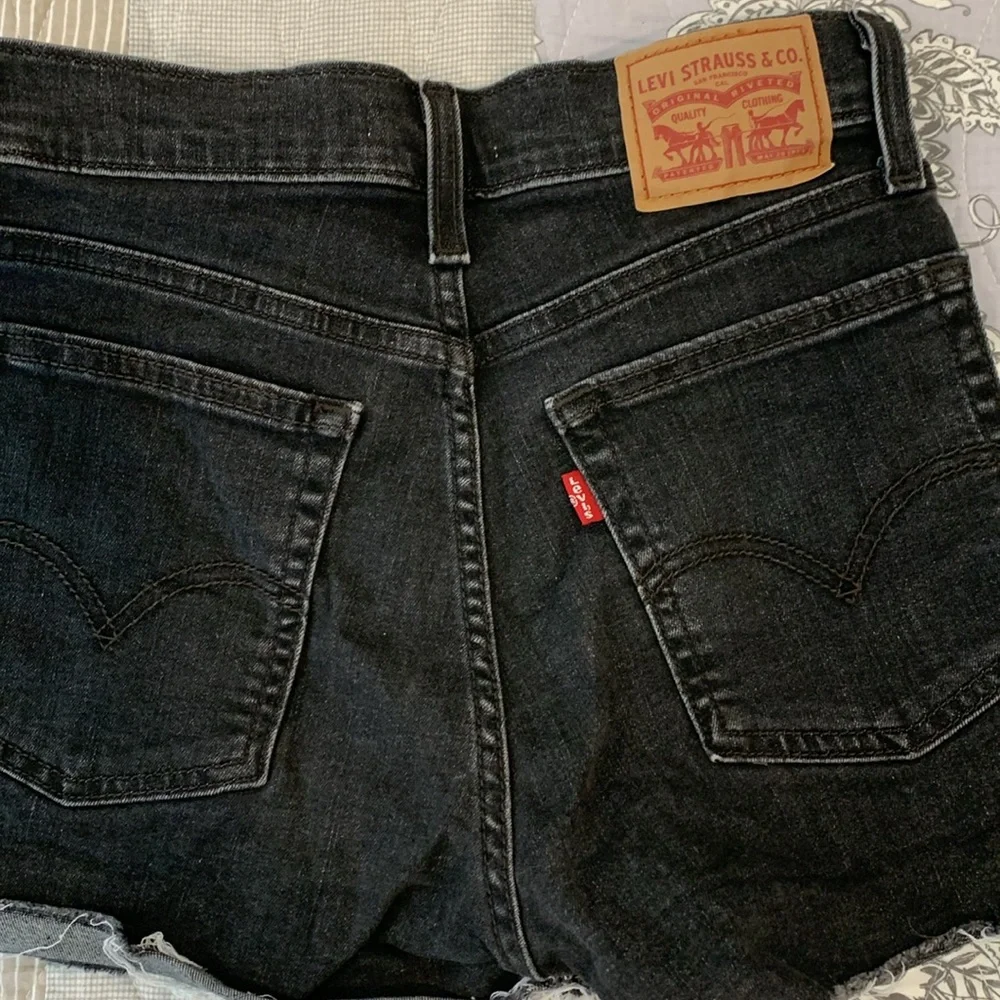 Levi's Black Denim Women's Shorts - Picture 4 of 4